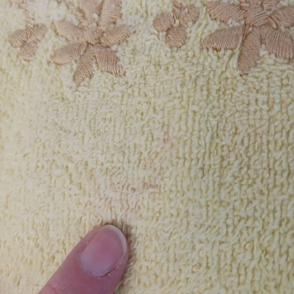 Dundee Yellow Embroidered Hand towel Daisy Cotton Regency Fringe USA 15x23